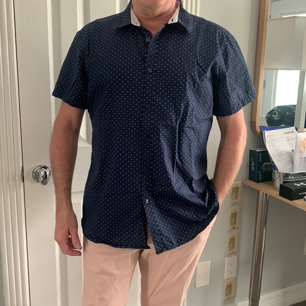 Kenneth Cole Short Sleeves Polka Dot Collar, no button down